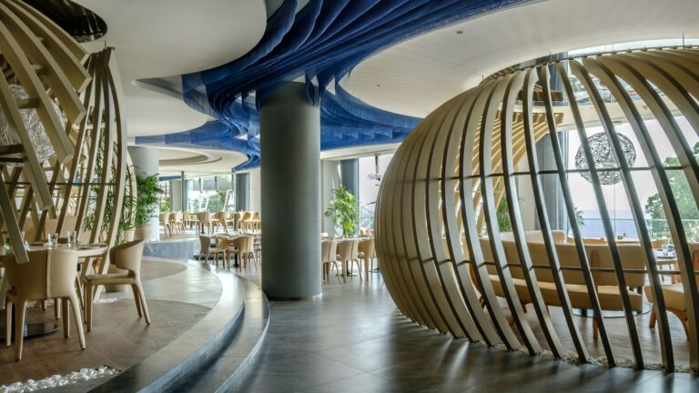 Instagram post from roundpixel.eu. This post is in position 6.