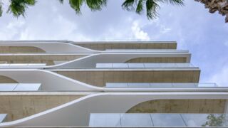 Instagram post from roundpixel.eu. This post is in position 1.