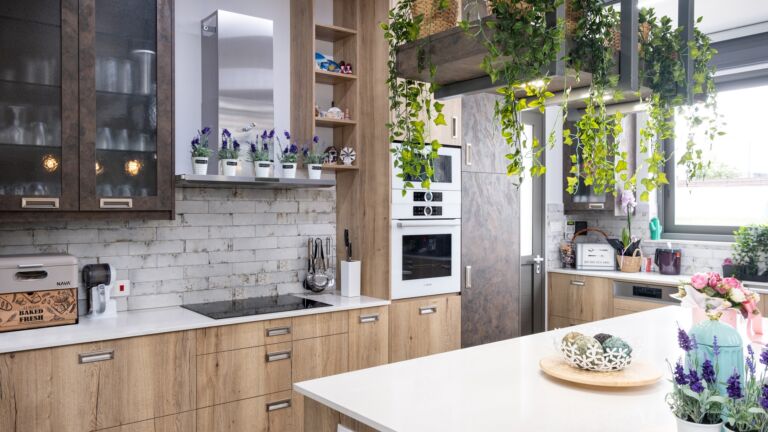 Instagram post from roundpixel.eu. This post is in position 7.