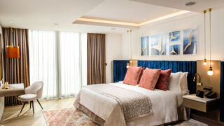 Instagram post from roundpixel.eu. This post is in position 10.