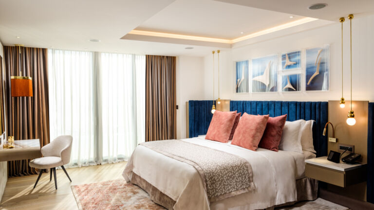 Instagram post from roundpixel.eu. This post is in position 9.