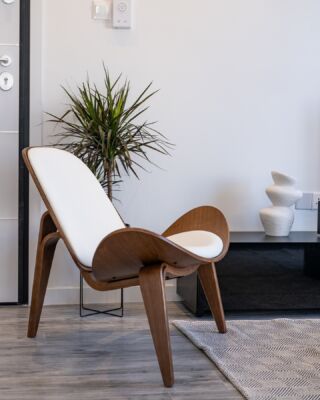 Instagram post from roundpixel.eu. This post is in position 18.