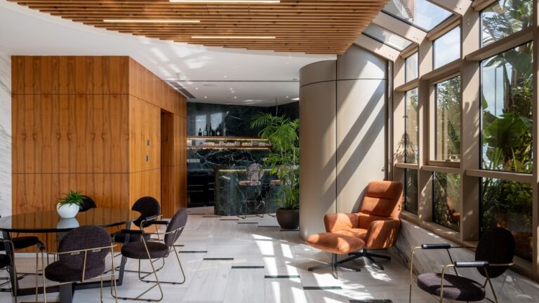 Instagram post from roundpixel.eu. This post is in position 14.