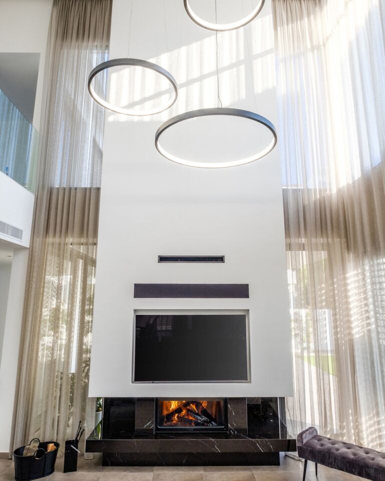 Instagram post from roundpixel.eu. This post is in position 11.