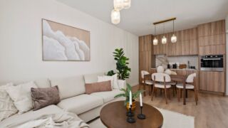 Instagram post from roundpixel.eu. This post is in position 17.